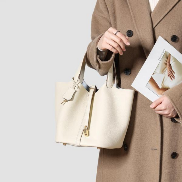 Elegant Kate Lock Bag: Pebbled Texture, Secure Closure, Versatile Shoulder Handbag
