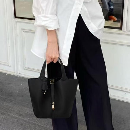 Elegant Kate Lock Bag: Pebbled Texture, Secure Closure, Versatile Shoulder Handbag