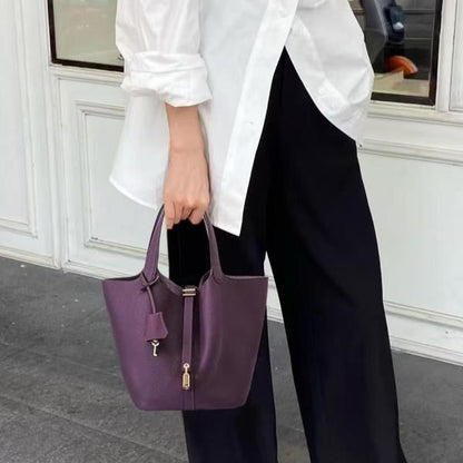 Elegant Kate Lock Bag: Pebbled Texture, Secure Closure, Versatile Shoulder Handbag